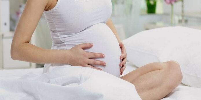 Venas varicosas en la pelvis durante el embarazo.
